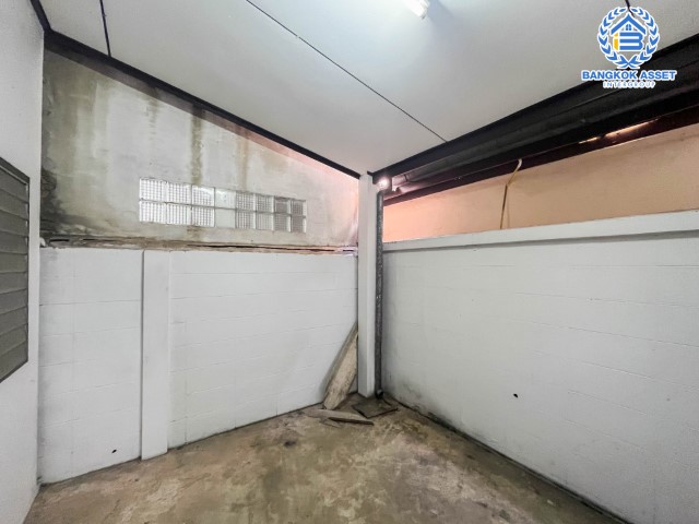 *****ทาวน์เฮ้าส์มือสอง ม.ซื่อตรง รัตนาธิเบศร์ เนื้อที่กว้าง 31 ตร.ว. ฟังก์ชัน 2 ห้องนอน 2 ห้องน้ำ 1 ที่จอดรถ ภายในสภาพเยี่ยม ตั้งบนทำเลเดินทางสะดวก เข้า-ออกได้ทั้ง ถนนราชพฤกษ์ ถนนติวานนท์ ใกล้เซ็นทรัลรัตนาธิเบศร์ เชื่อมต่อโครงการรถไฟฟ้าสายสีม่วง "สถานีไทรม้า" และทางด่วน "งามวงศ์วาน"